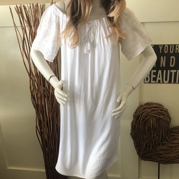 Old Navy | Dresses | Old Navy White And Cream Boho Onoff Embroidered Sleeve  Dress | Poshmark